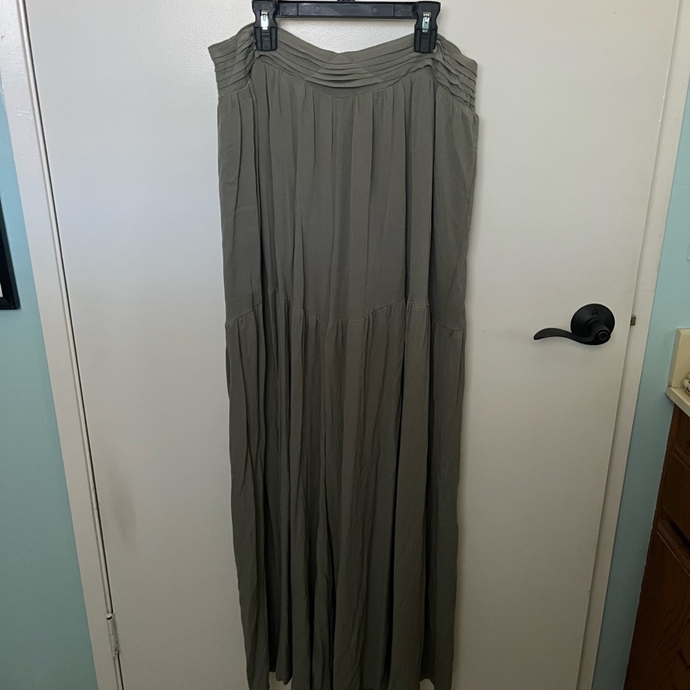 Pleated Wide-Leg Pants - Picture 2 of 6